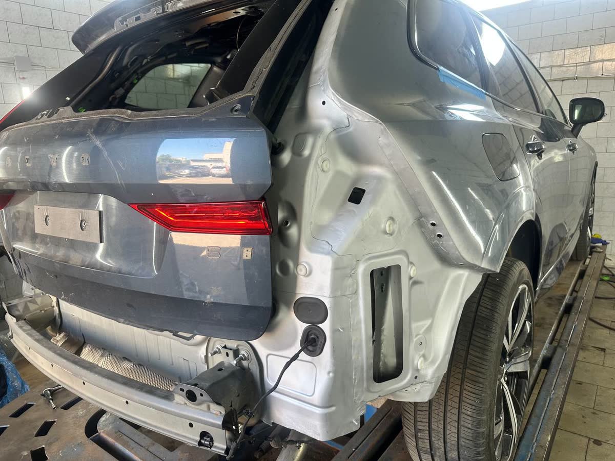 Volvo XC60: новое заднее крыло вварено на стапеле